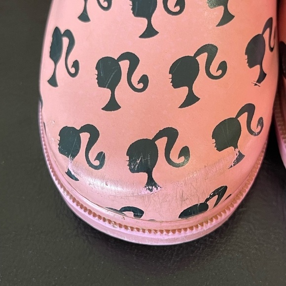 Barbie rain boots with Barbie heads in a size XS 7/8 - Picture 13 of 16